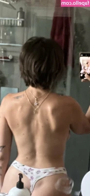 Gabbie Hanna [ gabbie-hanna ] - If you're feeling weak. This is your sign to send