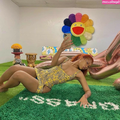 Sukibaby [ sukibaby-1 ] - The cute girl in a polka dot dress