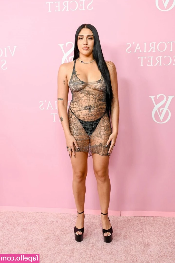 Lourdes Leon [ lourdes-leon ] - Wide open