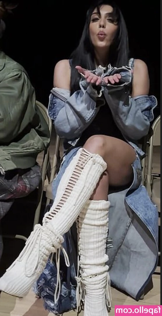 Lourdes Leon [ lourdes-leon ] - Have a good weekend 💕 hehe. Do you want me to jiggle them for you