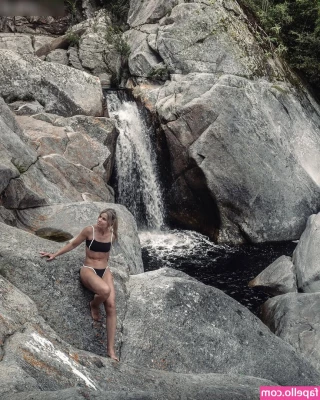 Adrienne Koleszar [ adrienne-koleszar ] - I gotta be honest you know how I am haha I almost lost this video