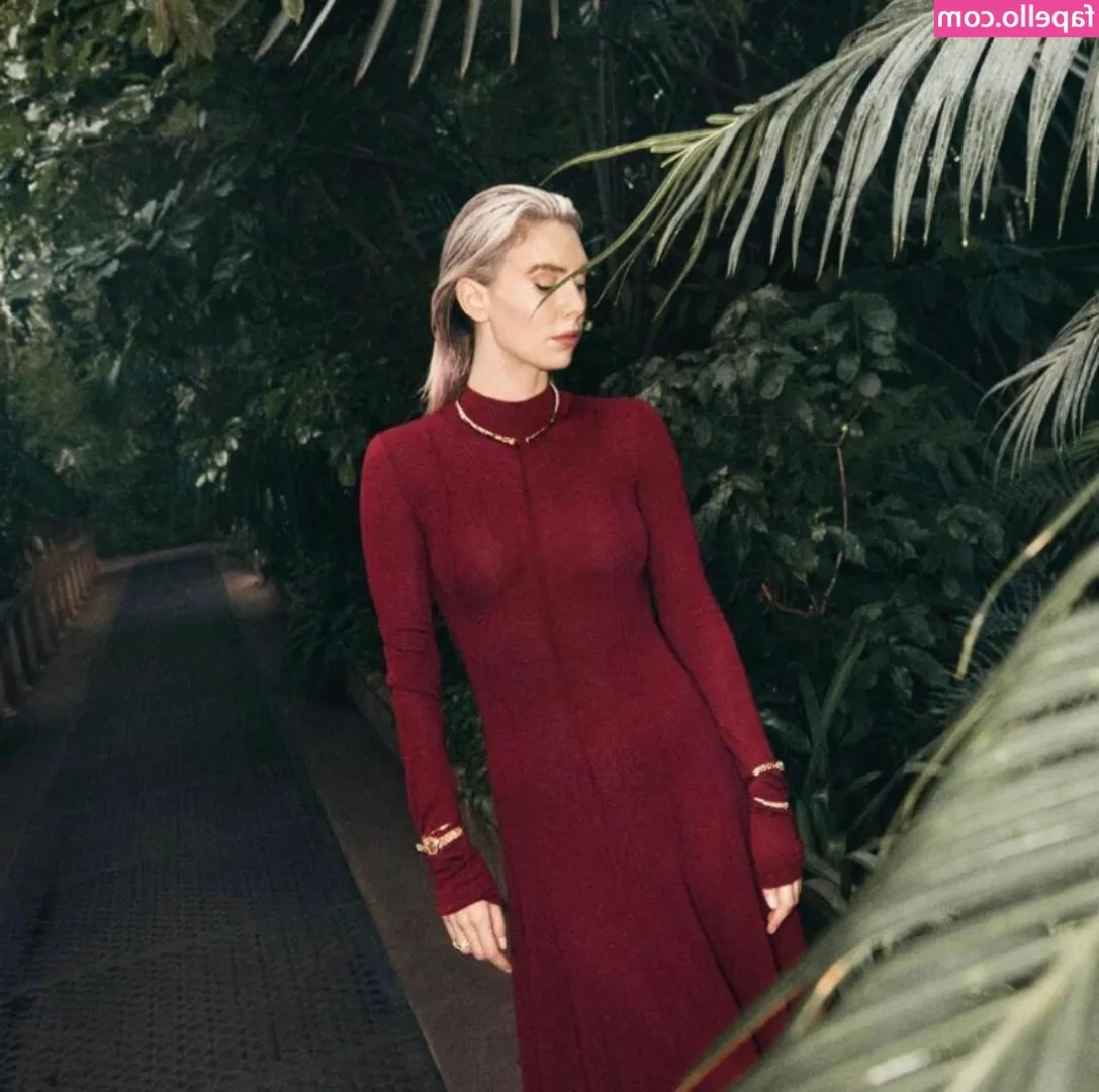 Vanessa Kirby [ vanessa-kirby ] - eat me