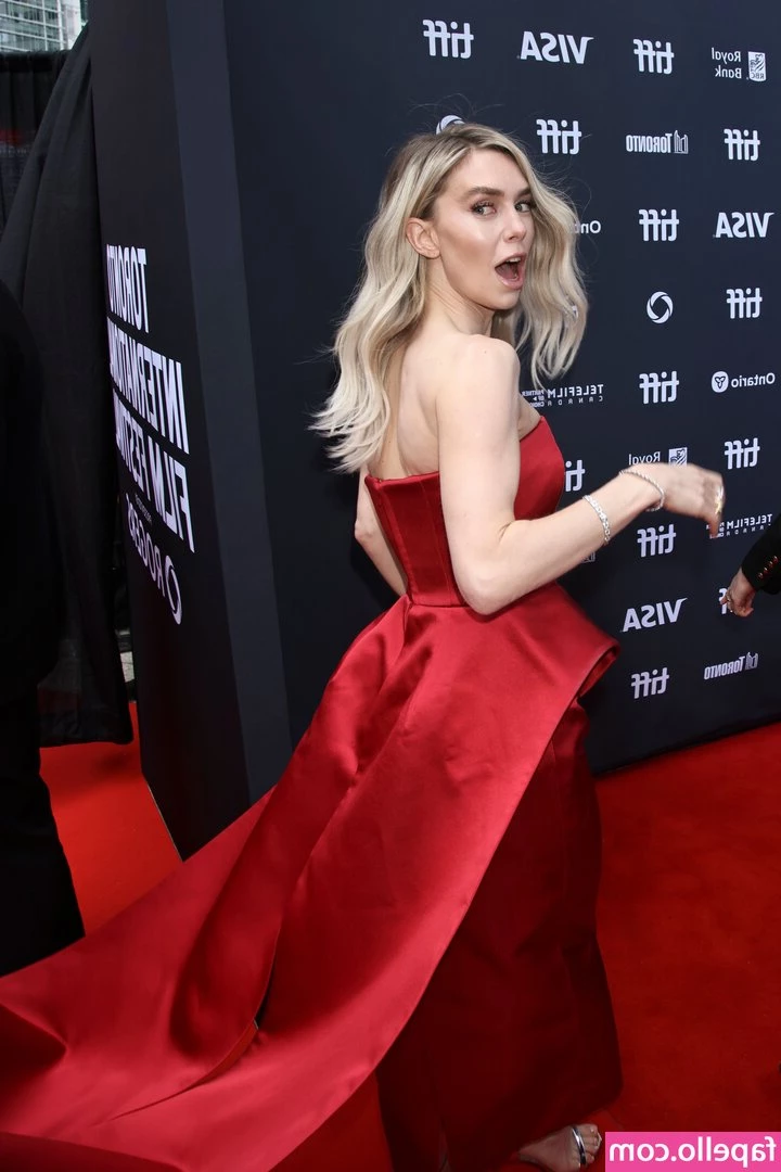 Vanessa Kirby [ vanessa-kirby ] - Please spray load of your cum into my mouth @nigella_pty