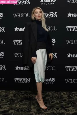 Vanessa Kirby [ vanessa-kirby ] - Nudes coming tomorrow