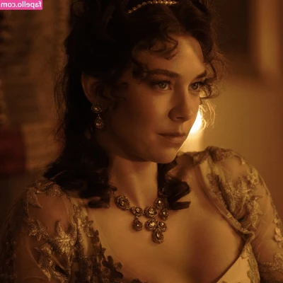 Vanessa Kirby [ vanessa-kirby ] - The warmer weather means I can be sexy outdoors again  So much fun to