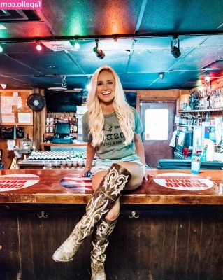 Tomi Lahren [ tomi-lahren ] - Hey there  How are you tonight  Xxx