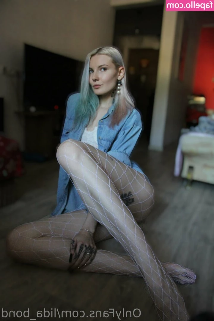 alt_girl_nextdoor [ alt-girl-nextdoor ] - My cock is pretty, do you agree? 😜