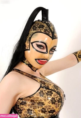 Latex Lucy [ latex-lucy ] - Excited for tonight’s live! See yall around 8pm!!!