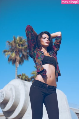 Maggie Duran [ maggie-duran ] - My nipples are trying to play peek a boo!