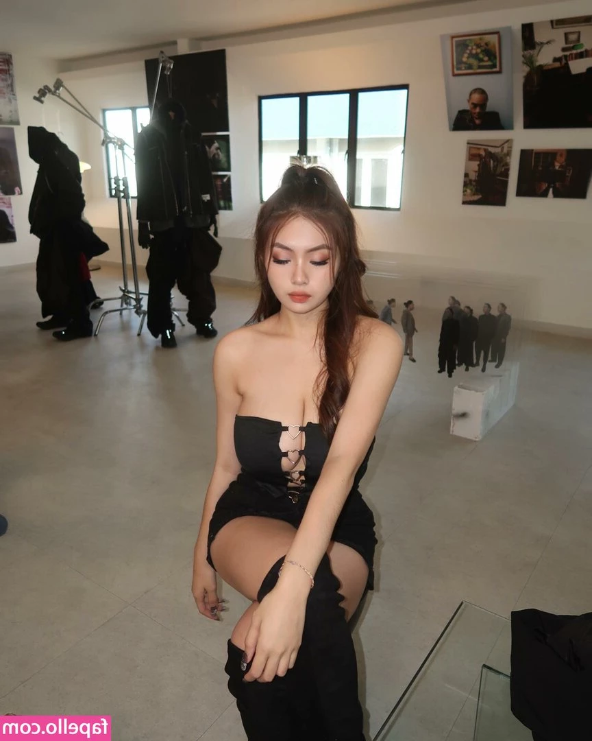 jasxmiine - All this real estate for loads of CuM