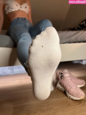 swee7een - Do you guys like feet sets? Should I do one today? If so, tell me
