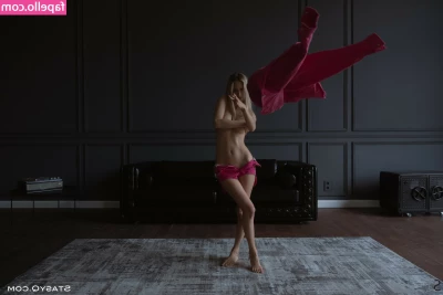 xeniablondi - Would we even make it upstairs, or would you just fuck me on the