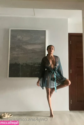 Anya Ivy [ anya-ivy ] - Happy Sunday  I hope you have a sexy day  I am moving  but will try