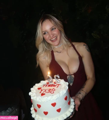 Beatrice Asia Barutta [ beatrice-asia-barutta-2 ] - my coffee order was taking too long    https www buymeacoffee com