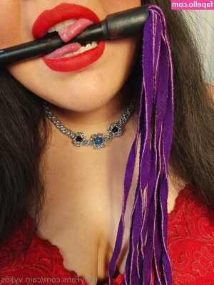 cain.vykos [ cain-vykos ] - Little bar time and live band with my girls tonight followed by a