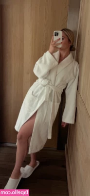 Davina Geiss [ davina-geiss ] - Like cmon can we please show the skirt and that ass some love