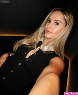 Davina Geiss [ davina-geiss ] - Eat my pussy and ass from the back