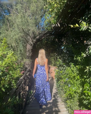 Davina Geiss [ davina-geiss ] - got some girl girl content happening over on my premium snap RIGHT