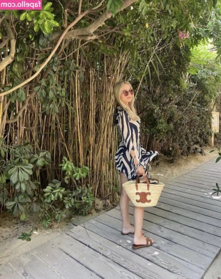 Davina Geiss [ davina-geiss ] - I get to take a little vacation this week.... have to look my best :)