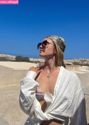 Davina Geiss [ davina-geiss ] - Amazon wishlist is officially on my page