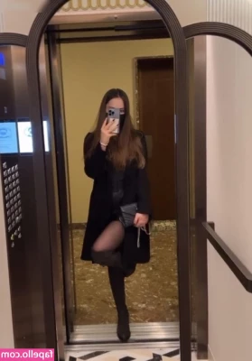 Davina Geiss [ davina-geiss ] - A big round booty for Sunday Bumday as I deep clean the wardrobe in