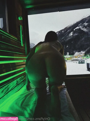 margo_leevonie [ margo-leevonie ] - Morning 😉 whats your guys fave food? 👅🍣