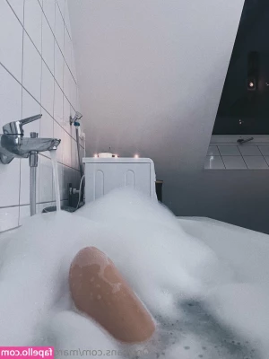 margo_leevonie [ margo-leevonie ] - My simp army loves drinking my bath water  amp  worshipping my ass