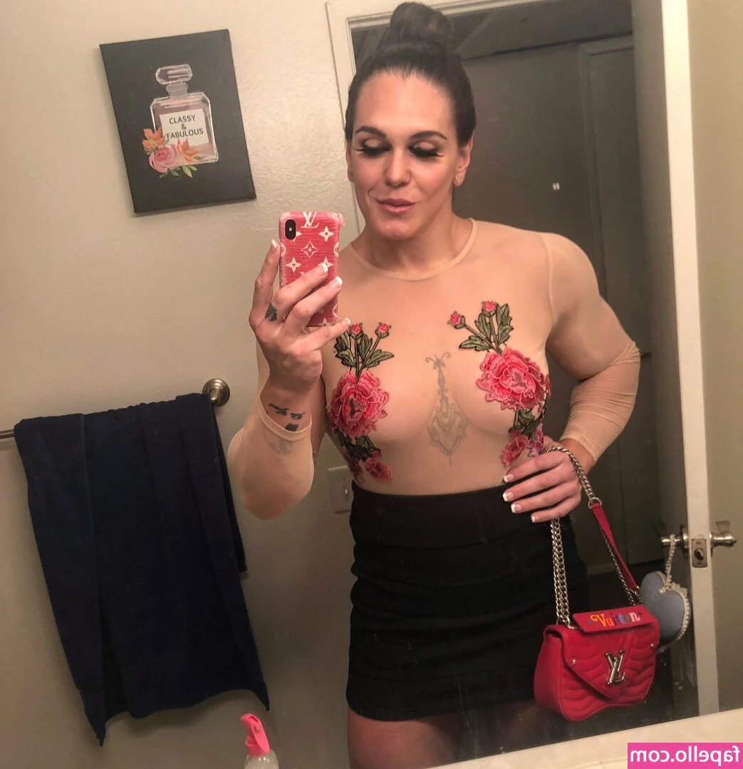 Gabi Garcia [ gabi-garcia ] - Watching porn while riding and squirting. I love creampie porn!