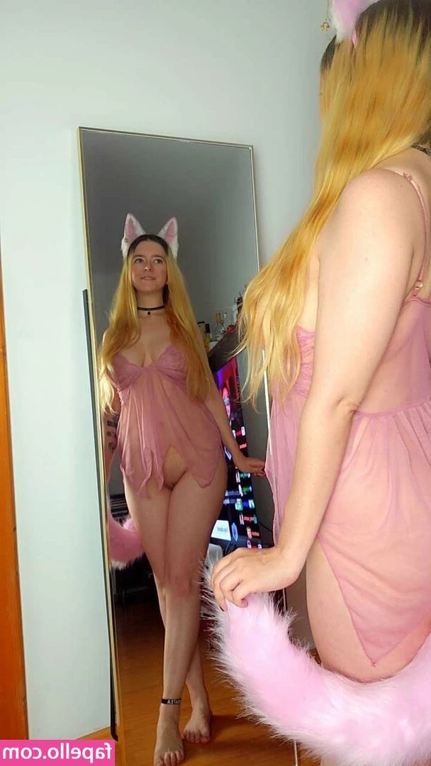 b-kitty - Thick cum on my titties 😋
