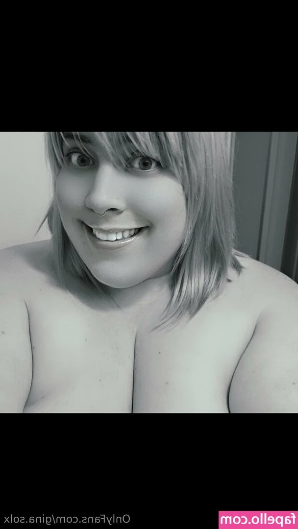gina.solx [ gina-solx ] - I sit and dream that there will be a big dick under me