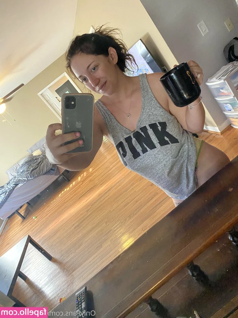 smashleyyx96 - Getting ready to do the dishes.... any helpers?