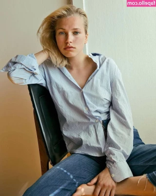 Thea Sofie [ thea-sofie ] - you want to play with my hot ass   Cine me daddy