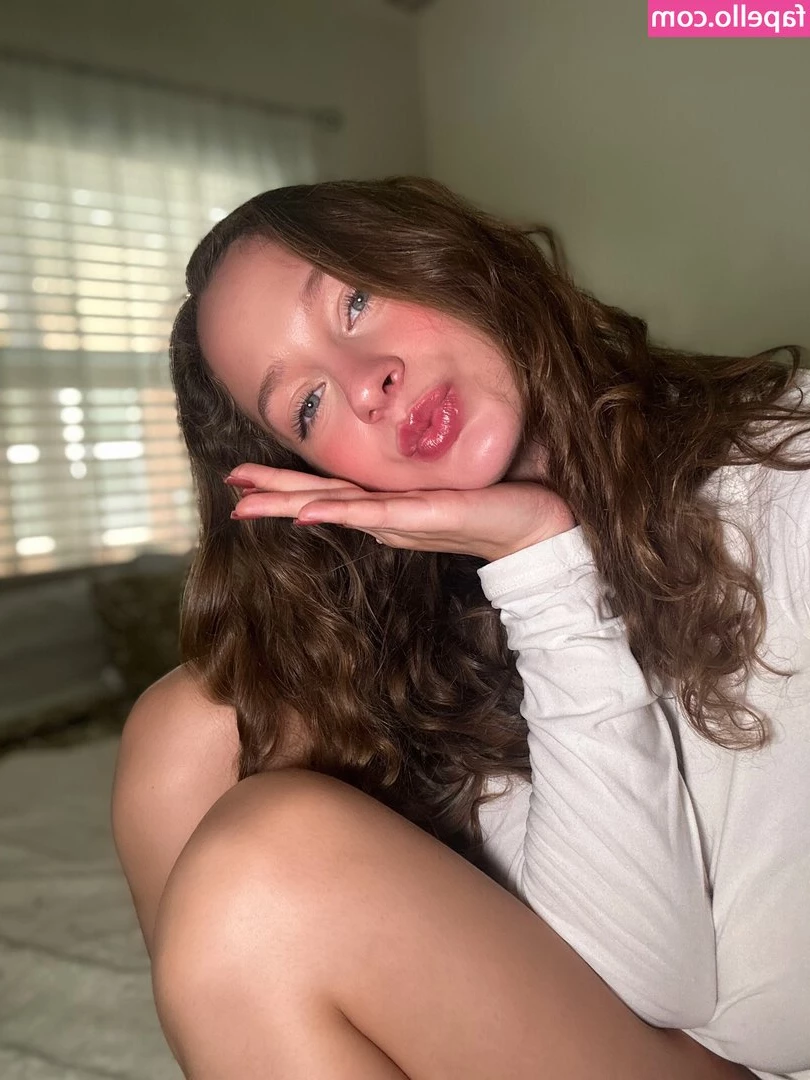 ASMR Marlena [ asmr-marlena ] - today has been unproductive and I don t wanna get my ass out of bed  -