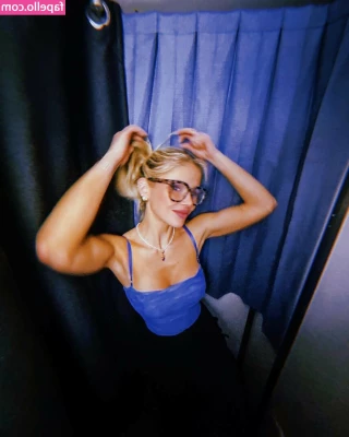 Erin Moriarty [ erin-moriarty ] - Like if you'd lick it 🍆😈 DM me to see everything 💪