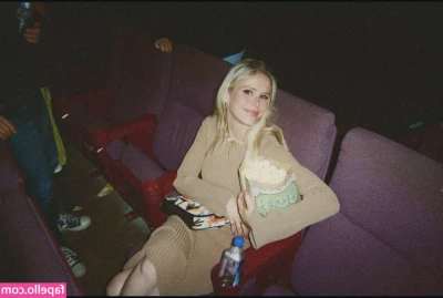 Erin Moriarty [ erin-moriarty ] - Vieni a fare il bagnetto con me