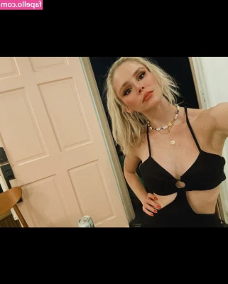 Erin Moriarty [ erin-moriarty ] - Peaches and cream make a good combo, don’t you think?🤭
