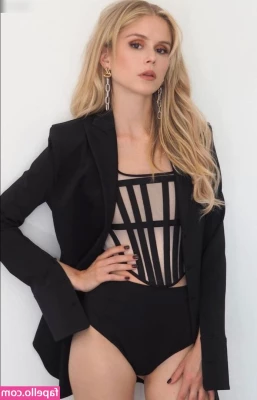 Erin Moriarty [ erin-moriarty ] - ehy everybody  subscribe to have more contents  Or dm me