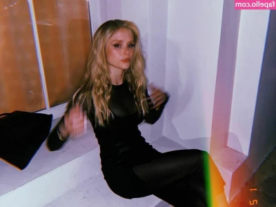 Erin Moriarty [ erin-moriarty ] - Soaking up the sun Kisses because it s you I misses