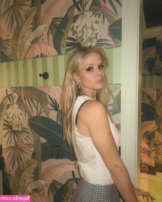 Erin Moriarty [ erin-moriarty ] - jiji me gusta andar con vestido
