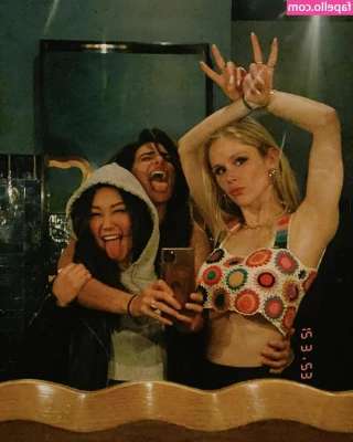 Erin Moriarty [ erin-moriarty ] - Am still a hot milf you d love to fuck