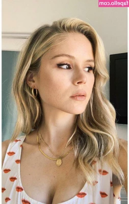 Erin Moriarty [ erin-moriarty ] - how about a little something cute & pink to cure ur monday blues?