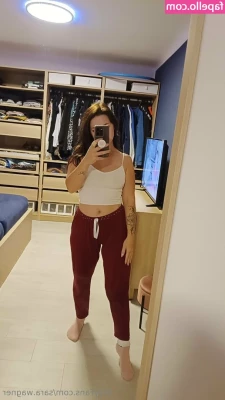 sara.wagner [ sara-wagner-1 ] - Can you lick my tits dry??