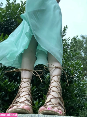 blissfulellie - Hello lovers  Just wondering  should I try on some stockings and