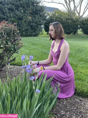 blissfulellie - Option 3 of strip tease  DOMME/sick bitch