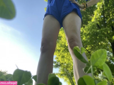 blissfulellie - best pick up line in the comments gets free chat 😉 lets see what