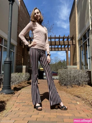 blissfulellie - Is this wide enough Daddy 🥰 please breeeed me