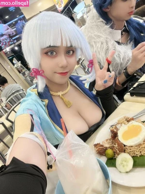 ElyanaSparks - Do you think this blouse looks nice on me