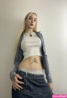 Milk_Baddie [ milk-baddie ] - Friday vibes