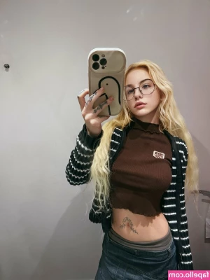 Milk_Baddie [ milk-baddie ] - Go check out this absolute hottie of a momma  you won t be