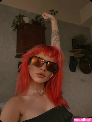 Milk_Baddie [ milk-baddie ] - Look how happy she is to see him hard